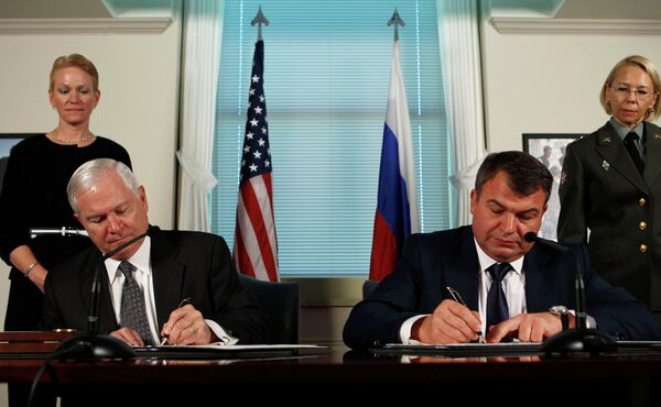 Министры обороны РФ и США Анатолий Сердюков и Роберт Гейтс на переговорах в Пентагоне