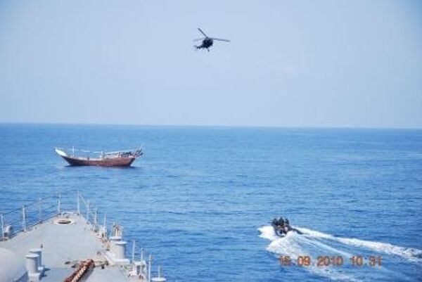 Индийский корабль отбил атаку пиратов в Аденском заливе