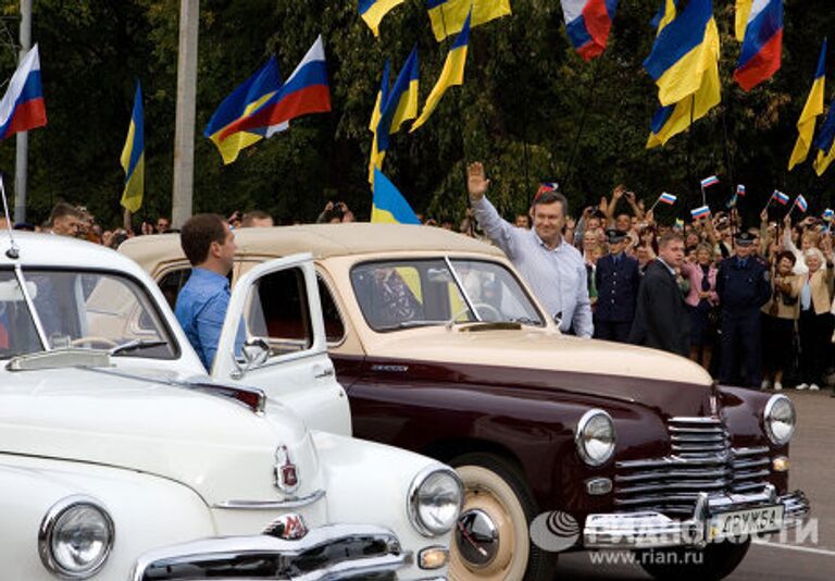 Президенты России и Украины прибыли в Глухов