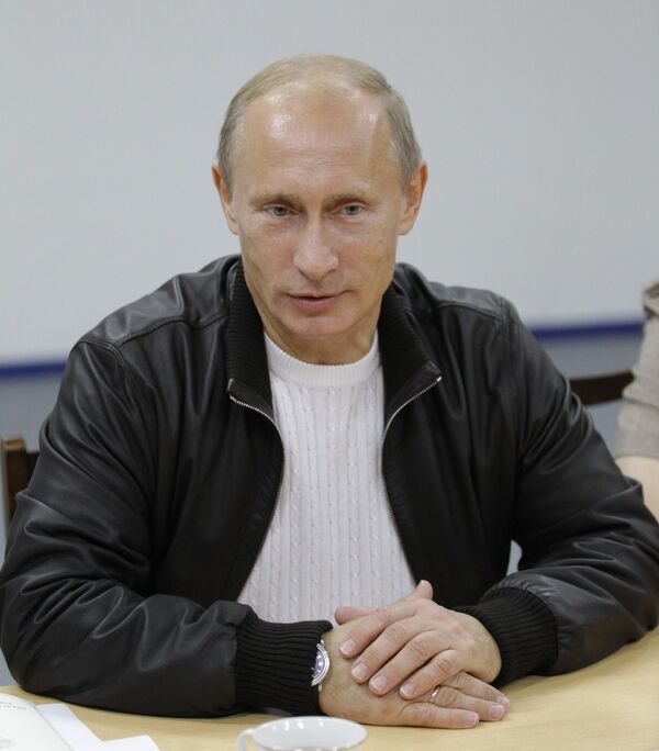 Премьер-министр РФ Владимир Путин посетил лагерь международного автомобильного ралли Шелковый путь-2010