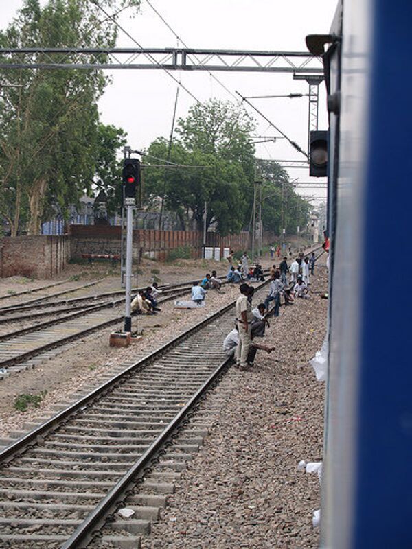 Два поезда столкнулись в Индии, погибли как минимум 13 человек