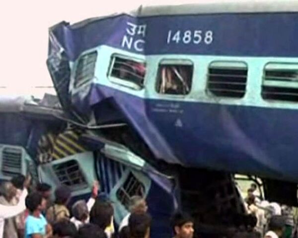 Товарный поезд врезался в пассажирский состав в Индии