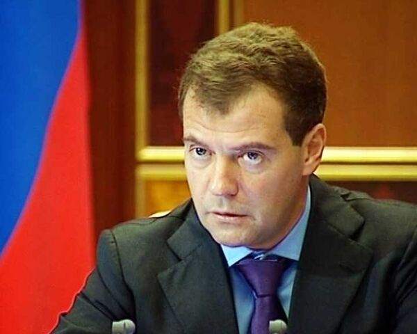 Медведев призвал увольнять чиновников, работающих по законам Паркинсона