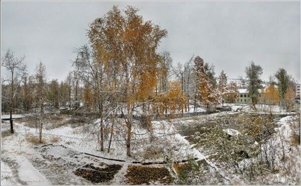 Снег в поселке Ягодное Магаданской области