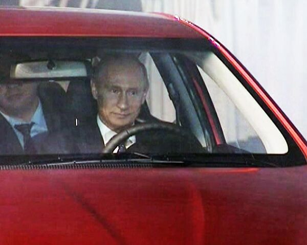 Путин испытал корейскую машину, сделанную специально для России