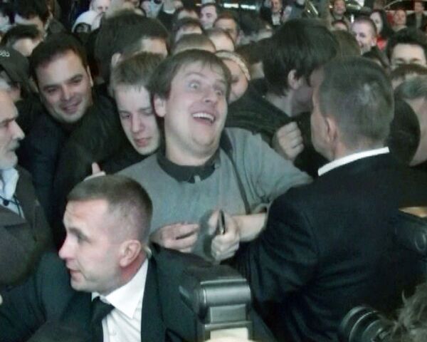 За первым iPhone 4 в Москве выстроилась очередь из четырехсот человек