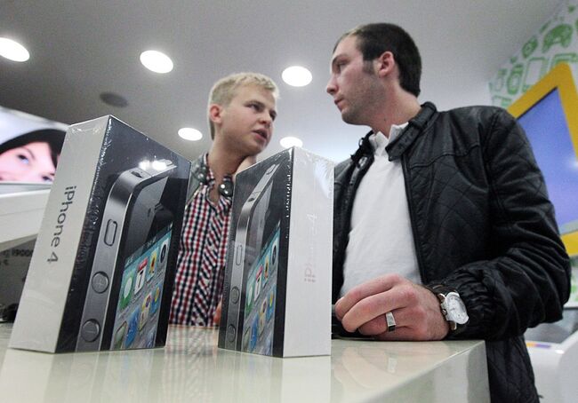 Начало продаж нового мобильного телефона iPhone 4G в Москве