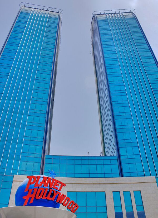 Здание работающей в Кувейте под брендом Planet Hollywood гостиницы
