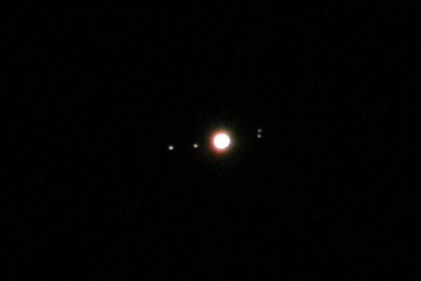 Юпитер приблизился к Земле и засветился на снимках РИАгентов