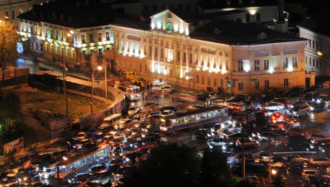 Автомобильная пробка в Москве. Архив