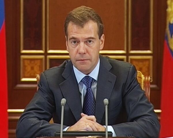 Медведев определил нижний предел зарплаты для лейтенантов полиции РФ