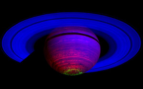 Картина полярного сияния на южном полюсе Сатурна, сделанная на основе снимков, полученных зондом Кассини 1 ноября 2008 года.