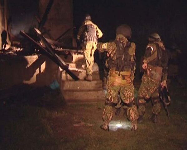 Спецназ штурмом взял  дом с боевиками в Дагестане