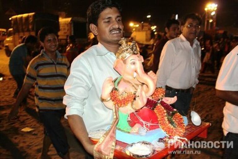 Фестиваль Ганеши - яркий праздник в центре деловой столицы Индии