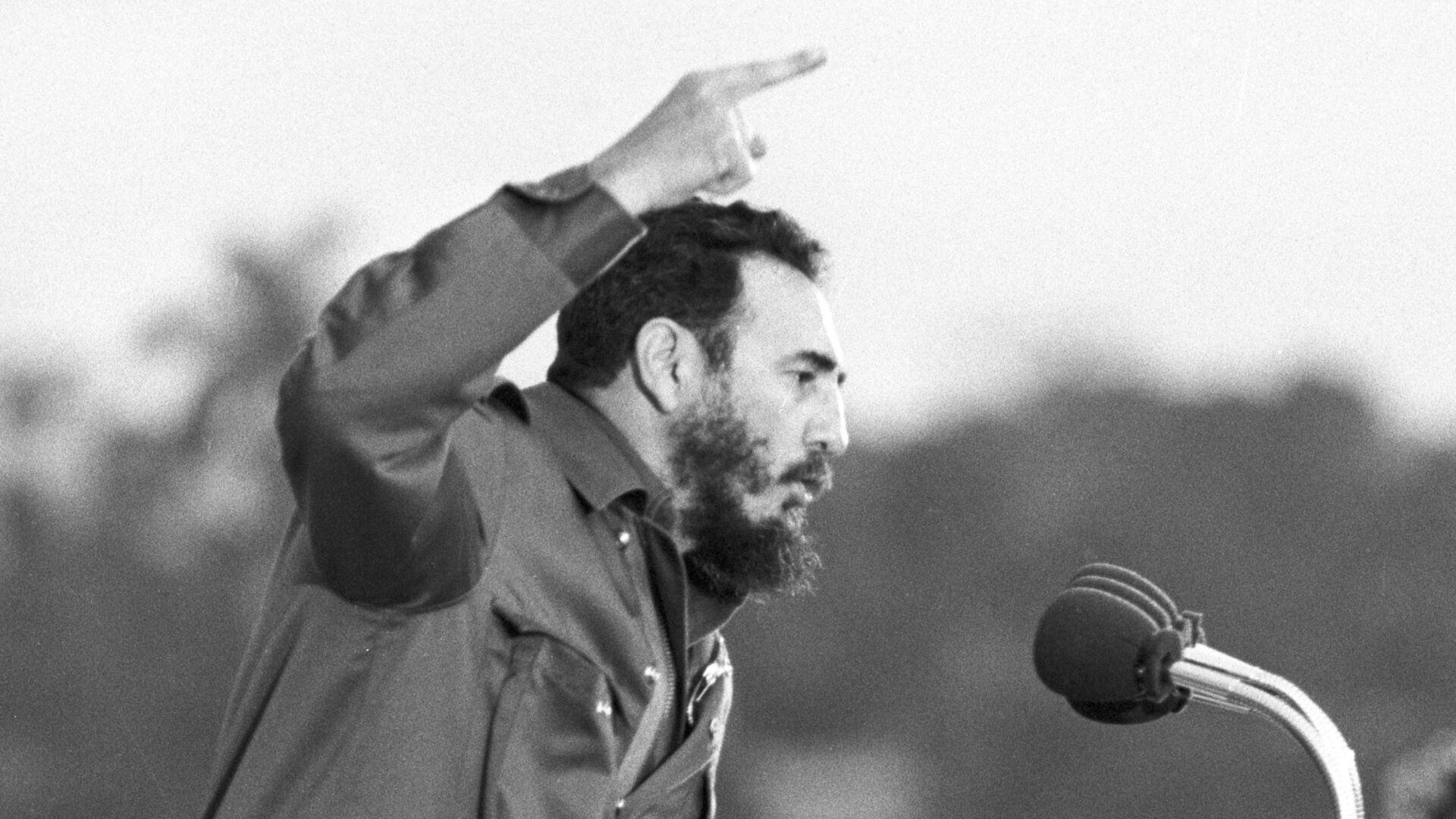 Фидель Кастро выступает на митинге. Архив - РИА Новости, 1920, 07.11.2022