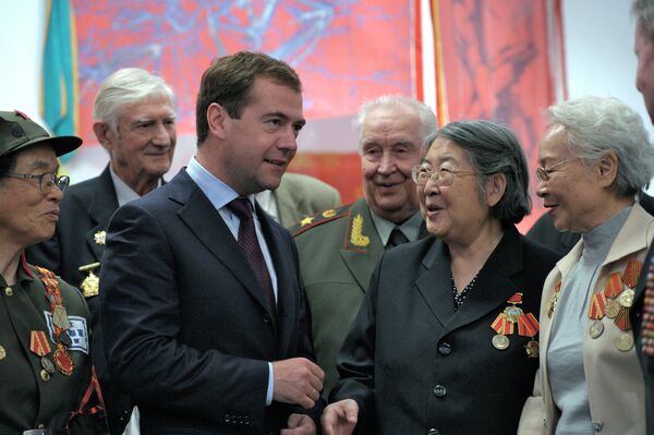 Президент РФ Д.Медведев на встрече с китайскими ветеранами Второй мировой войны