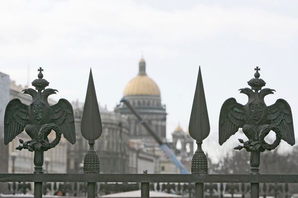Ограда Александровской колонны в Петербурге