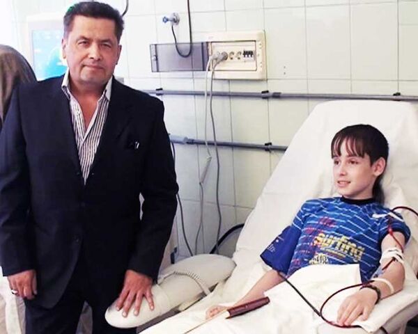 Расторгуев передал детской больнице Дона две искусственные почки