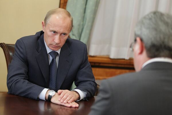 Премьер-министр РФ Владимир Путин провел рабочую встречу с Вячеславом Гайзером в администрации главы республики Коми.