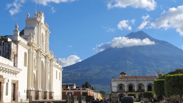 Наиболее известный вулкан Гватемалы - Агуа