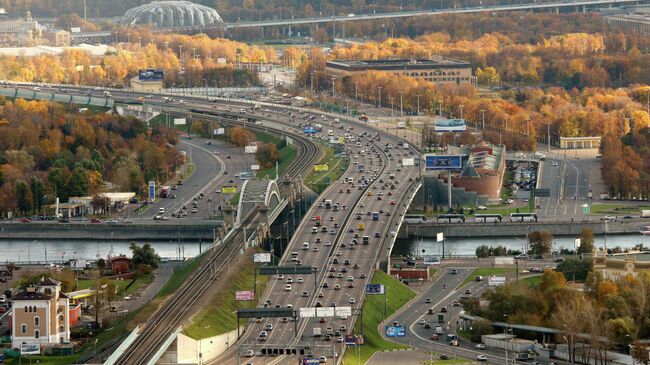 Виды Москвы. Третье транспортное кольцо Москвы. Лужнецкая набережная. Архив