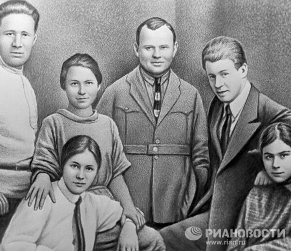 Есенин с сёстрами, Наседкин, Сахаров и Толстая