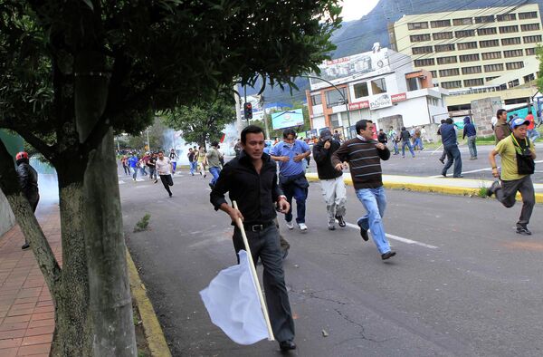 Сторонники эквадорского президента Рафаэля Корреы