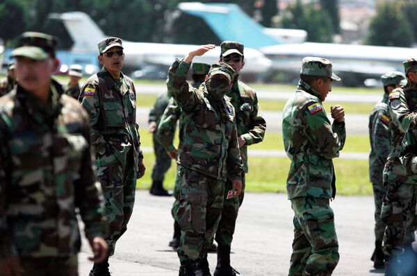 Военнослужащие блокируют работу столичного международного аэропорта в Эквадоре