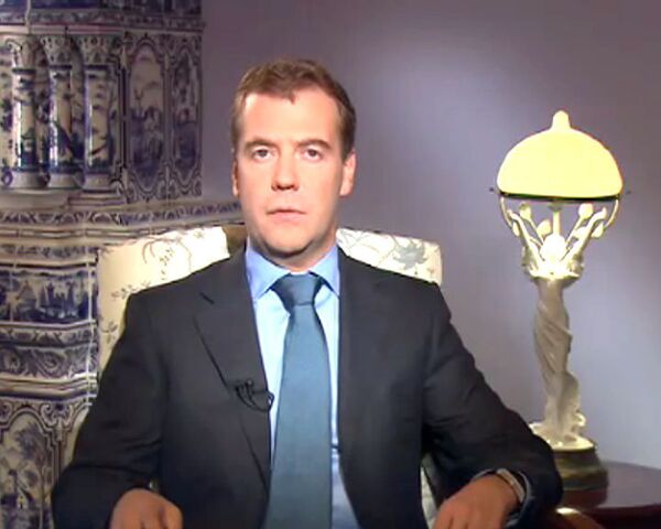 Забота о старшем поколении должна проявляться каждодневно – Медведев