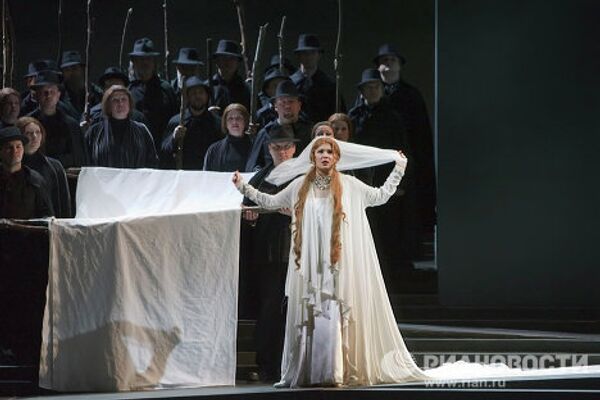 Анна Нетребко выступила в премьере оперы Г.Доницетти «Лючия ди Ламмермур» в Мариинском театре