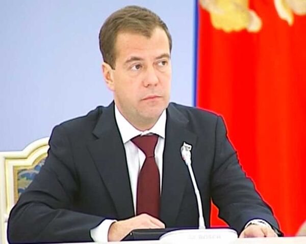Медведев дал силовикам два года на замену устаревших средств связи