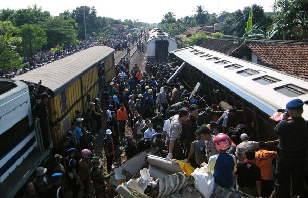 Железнодорожная катастрофа в Индонезии