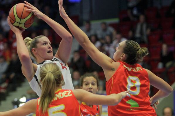 Игровой момент матча США - Испания на чемпионате мира по баскетболу среди женщин
