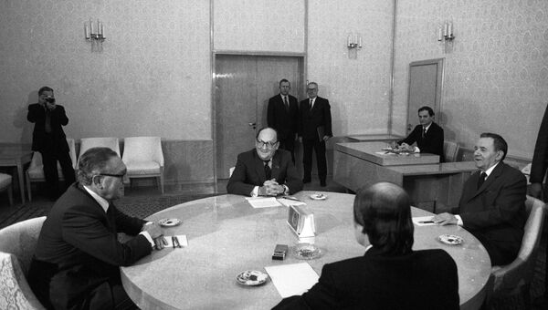 Андрей Громыко и Генри Киссинджер во время беседы. Архивное фото