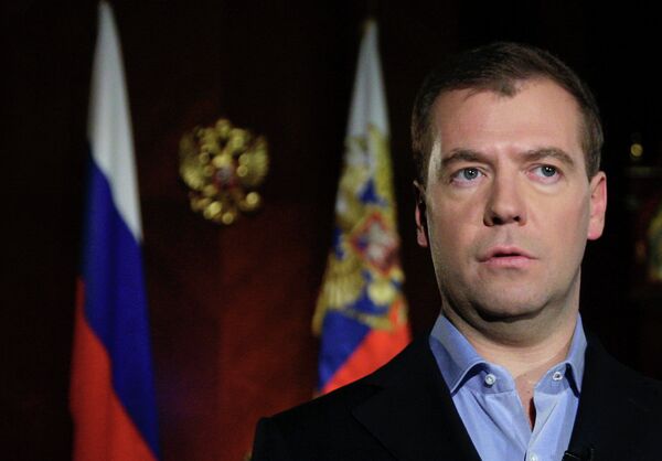 Президент России Дмитрий Медведев во время записи для личного блога