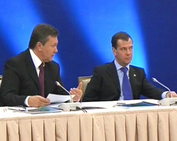 Медведев и Янукович решили улучшать отношения через транспортные коридоры