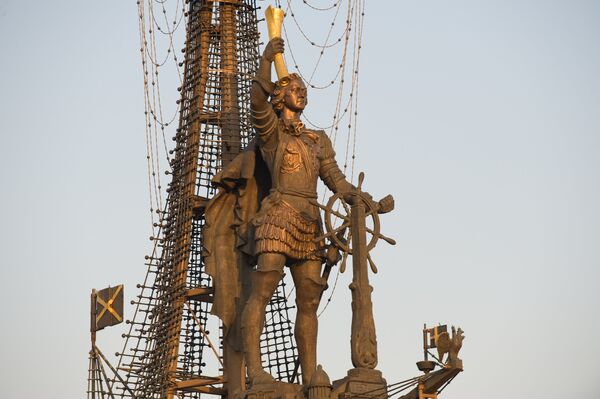 Памятник Петру I на Берсеньевской набережной