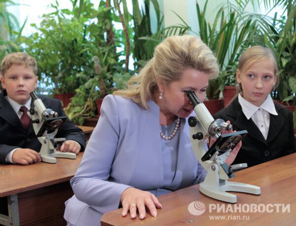 Супруга президента РФ Светлана Медведева посетила петербургскую среднюю школу номер 305