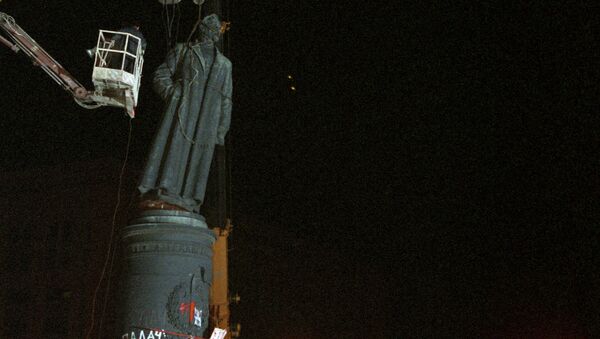 Демонтаж памятника Ф.Э.Дзержинскому, архивное фото