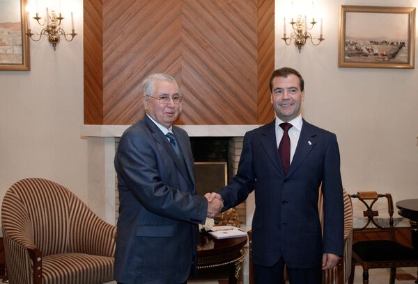 Президент РФ Дмитрий Медведев и председатель Совета нации Алжира Абделькадер Бенсалах