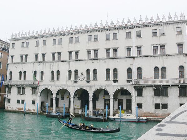 Здание Немецкого подворья XVI века на Большом канале в Венеции