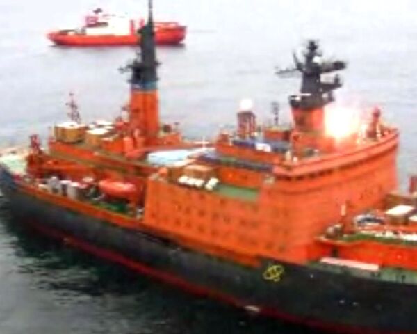 Экипажи двух научных экспедиций встретились в море Лаптевых