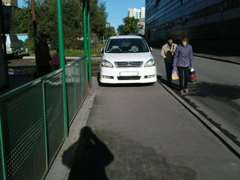 Припаркованный автомобиль