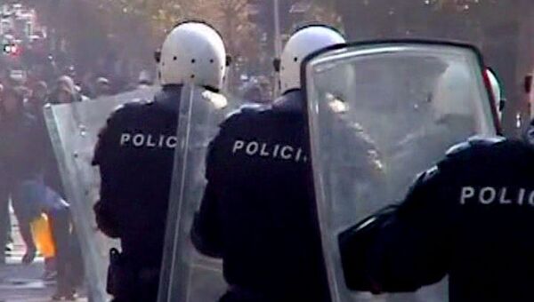 Противники гей-парада в Белграде закидали камнями полицию