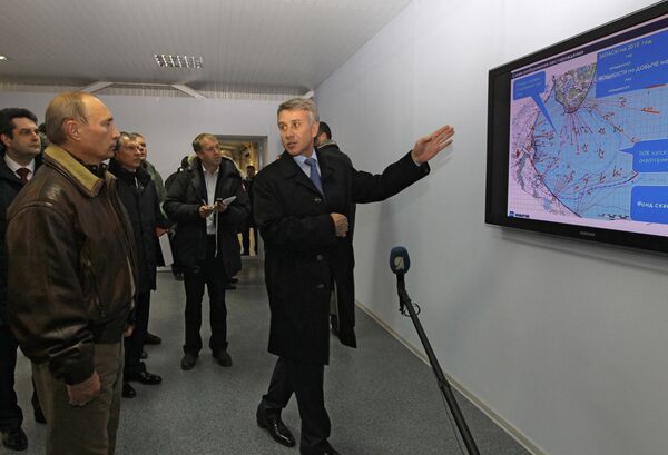 Премьер-министр РФ Владимир Путин посетил Юрхаровское газоконденсатное месторождение