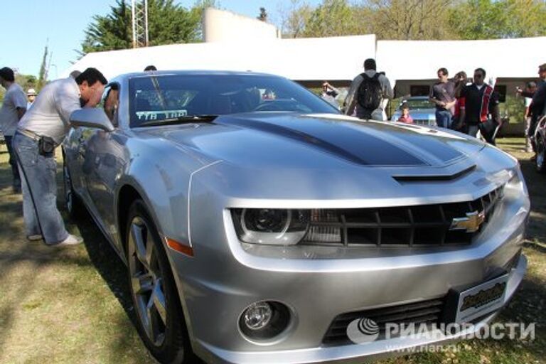 Автомобиль Chevrolet Camaro, представленный на континентальной выставке ретро-автомобилей Автоклассика-2010 в Аргентине.