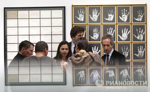 Выставка движения Fluxus в новом здании Московского дома фотографии