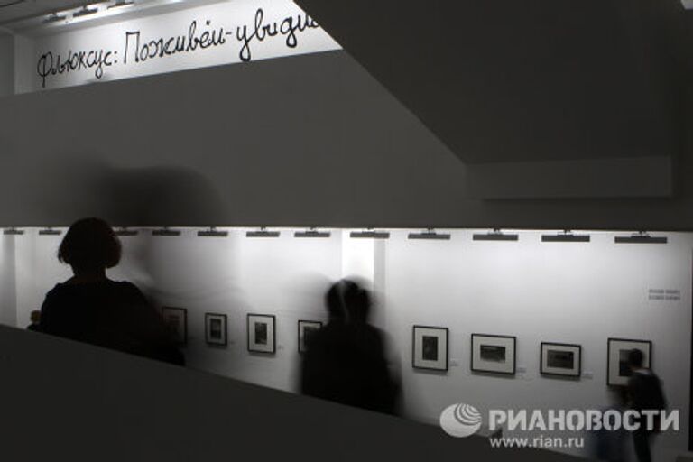 Выставка движения Fluxus в новом здании Московского дома фотографии