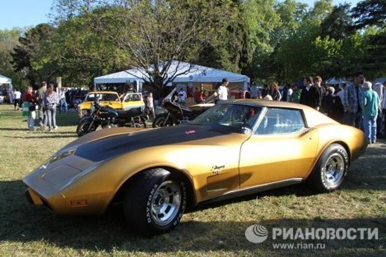 Автомобиль Chevrolet Corvette Stingray (1970), представленный на континентальной выставке ретро-автомобилей Автоклассика-2010 в Аргентине.