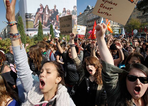 Национальная забастовка в знак протеста против пенсионной реформы во Франции